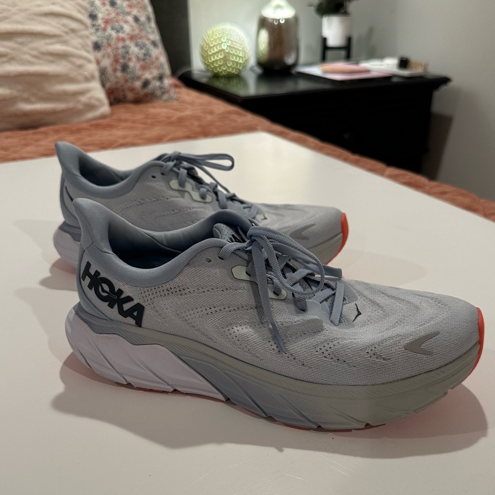 HOKA Women's Size 9.5 Arahi 6 Running Shoes